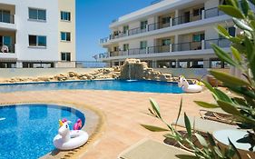 Seabreeze Apartment 200M Away From The Sea