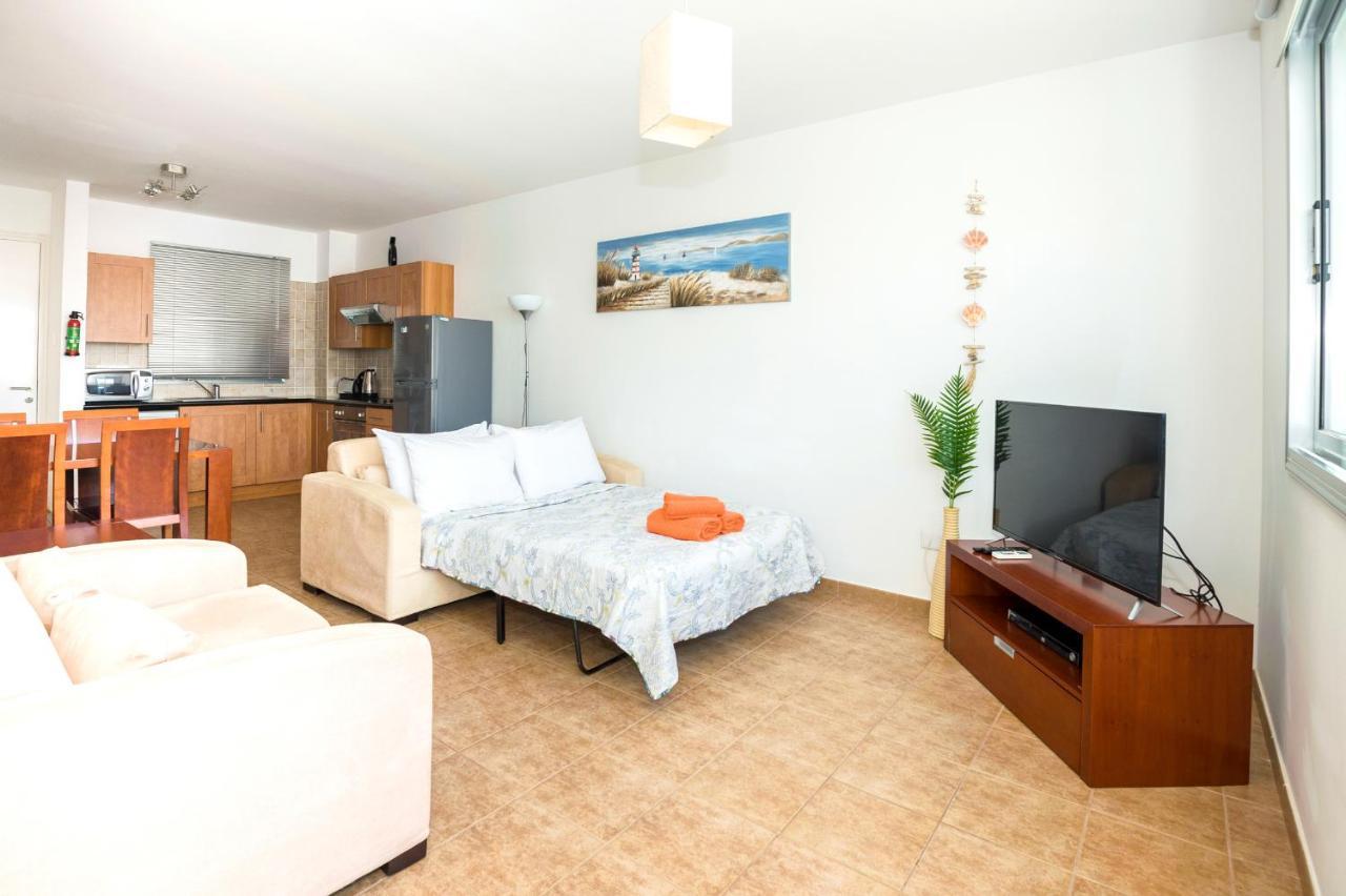 Seabreeze Apartment 200M Away From The Sea Paralimni Exterior photo
