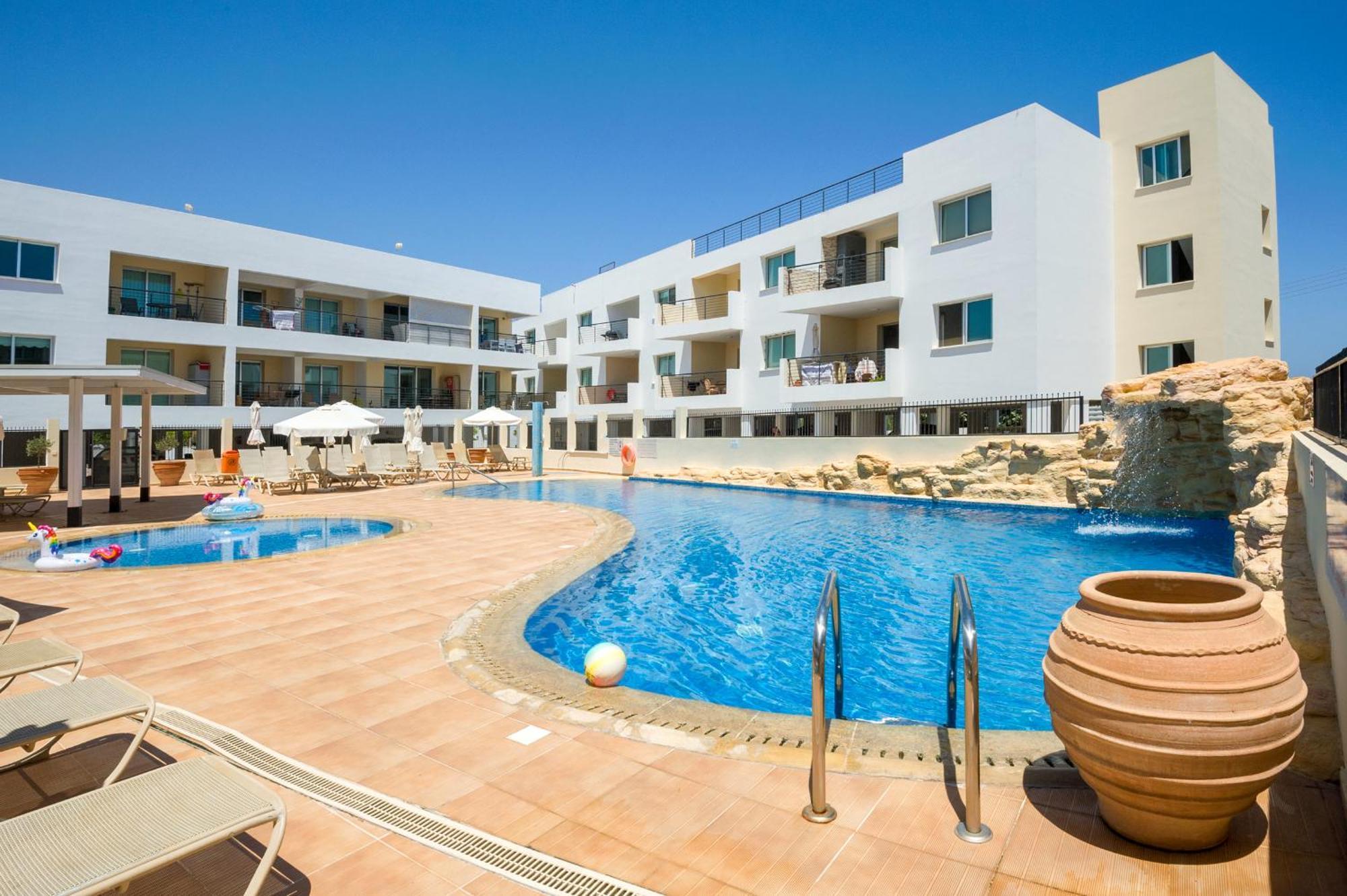 Seabreeze Apartment 200M Away From The Sea Paralimni Exterior photo