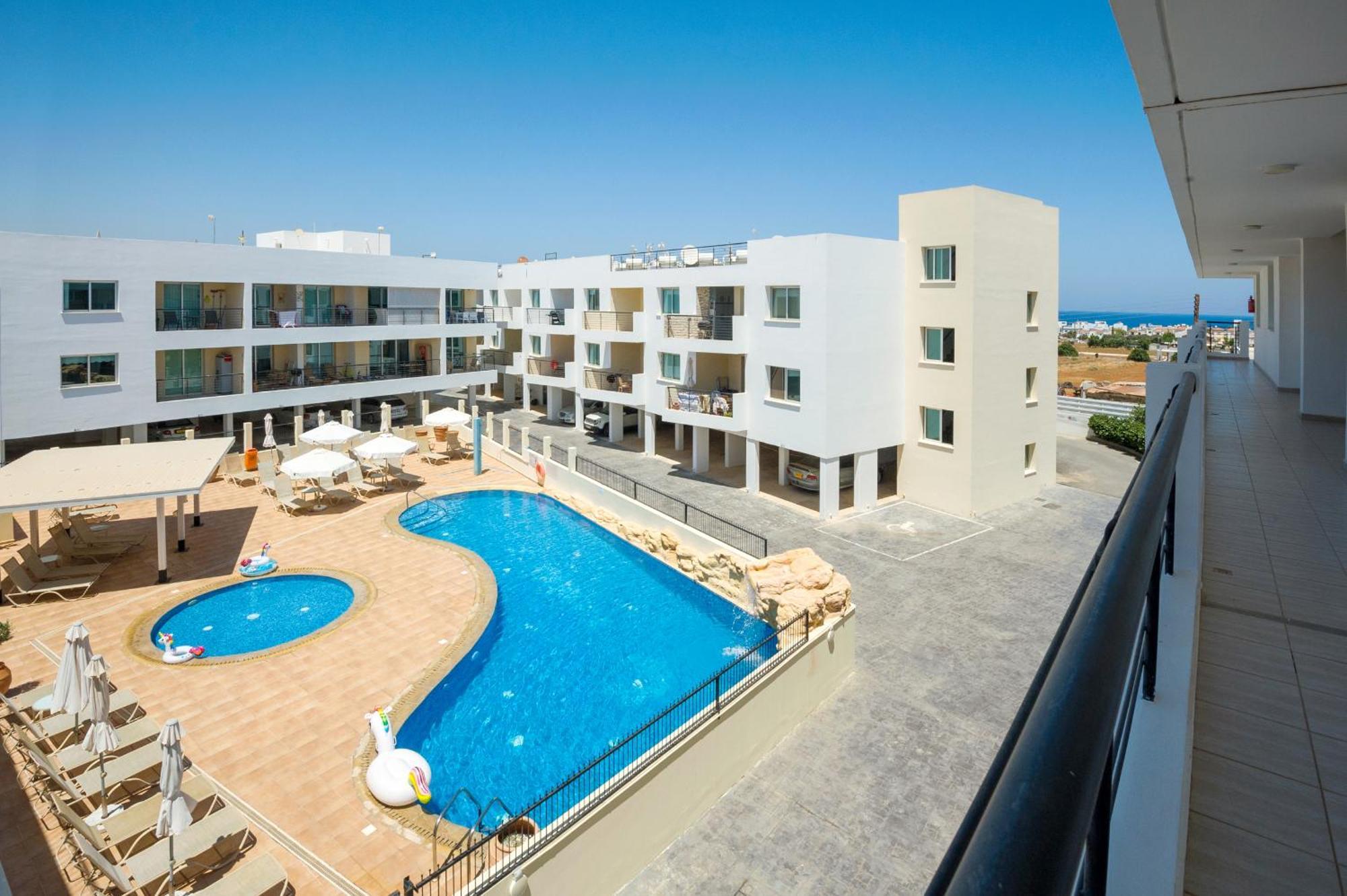 Seabreeze Apartment 200M Away From The Sea Paralimni Exterior photo